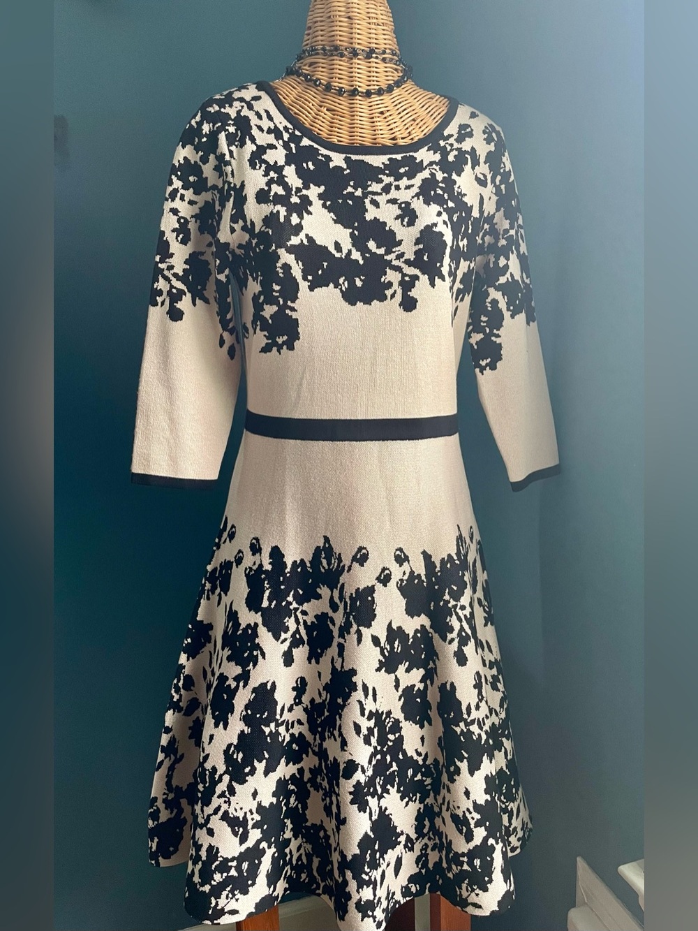 Taylor Tan & Black Floral Knit Dress Fit & Flare A-Line Crew Neck Style Large
